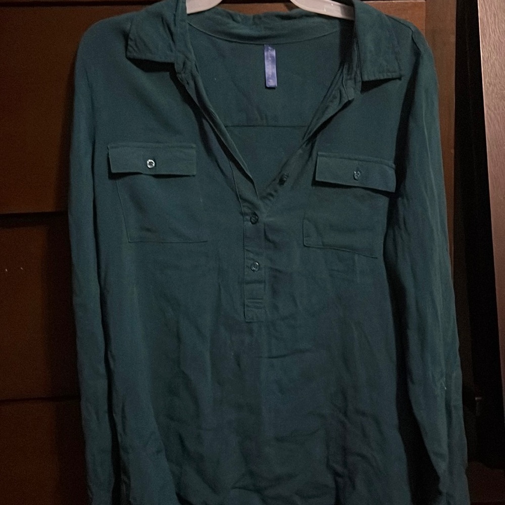Medium part button down blouse